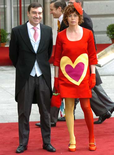 Pedro J. (i), y su esposa Ágatha Ruíz de la Prada (d), durante la boda del Príncipe y Letizia. (Emilio Naranjo / Efe) Pedro J. (i), y su esposa Ágatha Ruíz de la Prada (d), durante la boda del Príncipe y Letizia. (Emilio Naranjo / Efe)