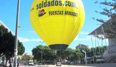 ‘Finde’ en globo con militares ‘Finde’ en globo con militares