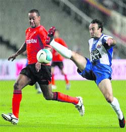 El Espanyol vence sin convencer El Espanyol vence sin convencer