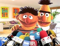 Epi y Blas, asediados por la prensa Epi y Blas, asediados por la prensa