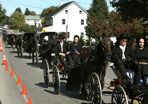 Un cortejo fúnebre de 500 personas siguió a los carruajes que portaban los cuatro cadáveres al cementerio.(Jason Reed / REUTERS) Un cortejo fúnebre de 500 personas siguió a los carruajes que portaban los cuatro cadáveres al cementerio.(Jason Reed / REUTERS)