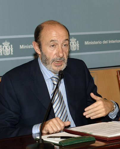 El ministro del Interior, Pérez Rubalcaba, desmiente los encuentros entre el Gobierno y Eta en Oslo. (Zipi / EFE) El ministro del Interior, Pérez Rubalcaba, desmiente los encuentros entre el Gobierno y Eta en Oslo. (Zipi / EFE)