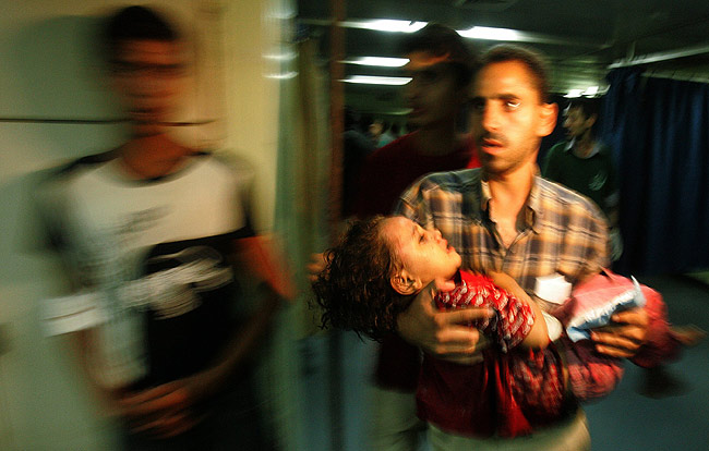Niña herida durante los ataques israelíes en Gaza de ayer. Niña herida durante los ataques israelíes en Gaza de ayer.
