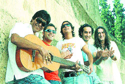 Diversión a ritmo de guitarra y voz Diversión a ritmo de guitarra y voz