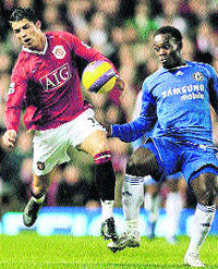 Manchester y Chelsea empatan a todo Manchester y Chelsea empatan a todo