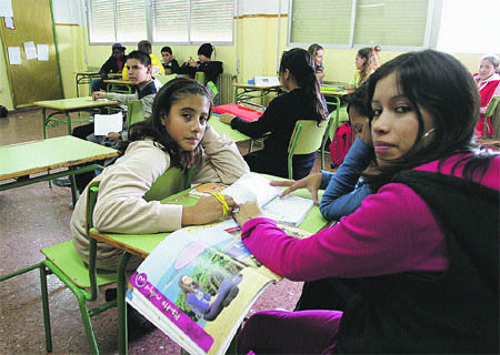 En los colegios de Granada estudian niños de 90 países En los colegios de Granada estudian niños de 90 países
