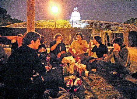El ‘botellón’ toma el Parque Grande cada fin de semana El ‘botellón’ toma el Parque Grande cada fin de semana