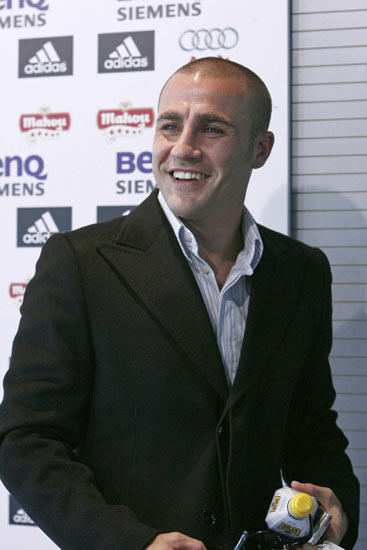 Cannavaro responde a sus críticos en rueda de prensa Cannavaro responde a sus críticos en rueda de prensa
