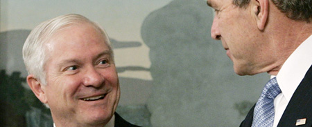 Gates, con Bush