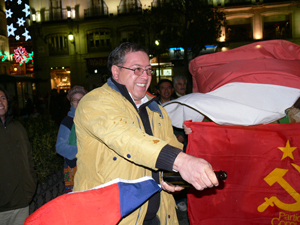 Los chilenos en España celebran la muerte de Pinochet Los chilenos en España celebran la muerte de Pinochet
