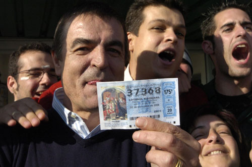 Un almacén en Chauchina (Granada ) ha repartido 30 millones de euros. (Juan Ferreras / Efe) Un almacén en Chauchina (Granada ) ha repartido 30 millones de euros. (Juan Ferreras / Efe)