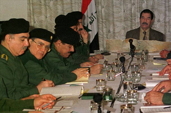 Sadam Hussein junto a su gabinete en 2001 Sadam Hussein junto a su gabinete en 2001