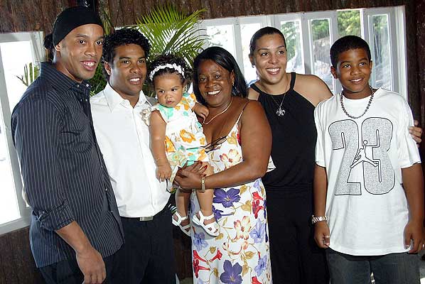 Resultado de imagen para familia de ronaldinho