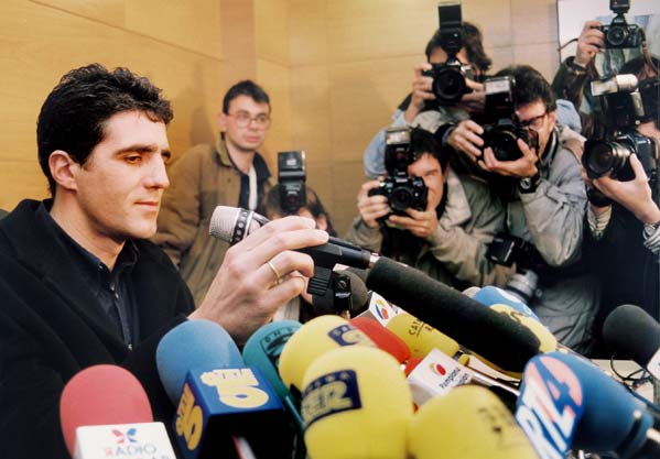 Miguel Induráin anuncia su retirada Miguel Induráin anuncia su retirada