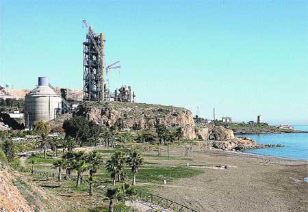 La chimenea de La Araña, el nuevo techo de Málaga La chimenea de La Araña, el nuevo techo de Málaga