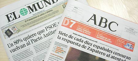 Portadas del domingo de los diarios El Mundo y ABC Portadas del domingo de los diarios El Mundo y ABC