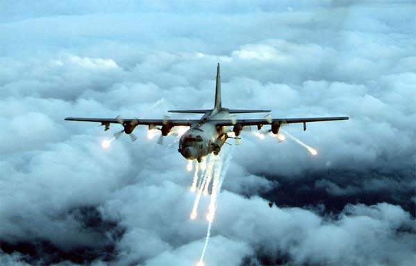 El avión AC-130 ha sido el modelo utilizado en el bombardeo de Somalia efectuado por EEUU (FOTO: USAF). El avión AC-130 ha sido el modelo utilizado en el bombardeo de Somalia efectuado por EEUU (FOTO: USAF).
