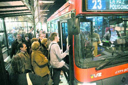 Las líneas con buses largos son las más irregulares Las líneas con buses largos son las más irregulares
