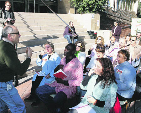 Plante de profesores contra las aulas masificadas Plante de profesores contra las aulas masificadas