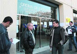 Colas interminables ante la oficina de Extranjería Colas interminables ante la oficina de Extranjería