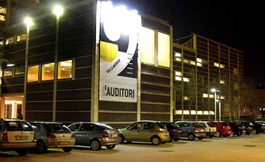 Cotxes mal aparcats a l'Auditori Cotxes mal aparcats a l'Auditori