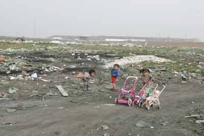 Más de 4.000 niños malviven todavía en poblados chabolistas Más de 4.000 niños malviven todavía en poblados chabolistas