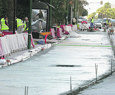 Reforman el carril-bus cuyos baches evitaban los chóferes de la EMT Reforman el carril-bus cuyos baches evitaban los chóferes de la EMT