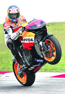 Pedrosa mejora sus tiempos en Sepang en la dictadura de Rossi Pedrosa mejora sus tiempos en Sepang en la dictadura de Rossi