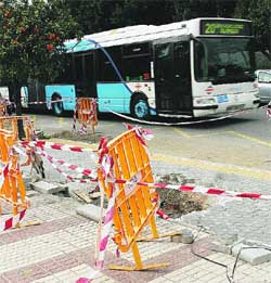 El carril-bus a Teatinos podrá usarse al fin a mediados de este mes El carril-bus a Teatinos podrá usarse al fin a mediados de este mes
