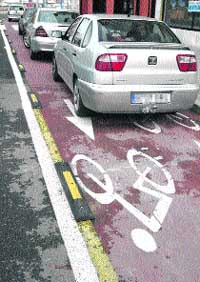 La mitad del carril-bici de Córdoba está destrozado La mitad del carril-bici de Córdoba está destrozado