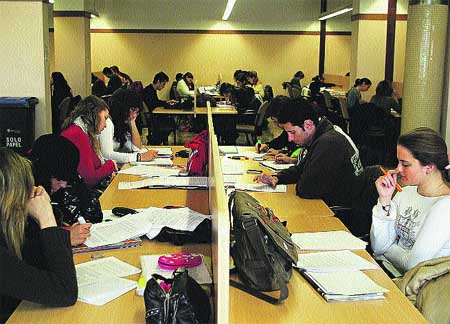 Los estudiantes están hartos de empollar Los estudiantes están hartos de empollar