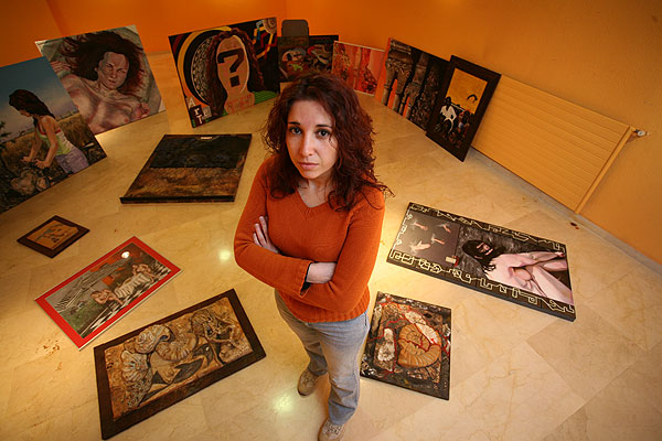 Raquel Huerta dice que la calefacción del centro cultural ha combado sus obras Raquel Huerta dice que la calefacción del centro cultural ha combado sus obras