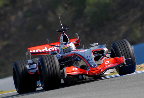 Pedro De la Rosa, a bordo de su monoplaza en el circuito de Jerez. Pedro De la Rosa, a bordo de su monoplaza en el circuito de Jerez.
