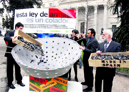 Las ONG piden que la ley de comercio de armas sea más transparente Las ONG piden que la ley de comercio de armas sea más transparente