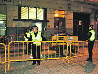 Cede el suelo por una fuga y desalojan todo el edificio Cede el suelo por una fuga y desalojan todo el edificio
