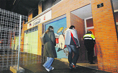 28 desalojados en Lleida vuelven a sus casas 28 desalojados en Lleida vuelven a sus casas