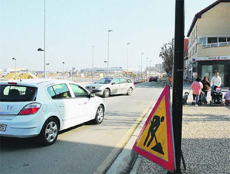Las obras del Camino del Pilón tienen ‘sitiados’ a los vecinos de Miralbueno Las obras del Camino del Pilón tienen ‘sitiados’ a los vecinos de Miralbueno