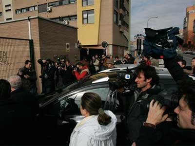 Exterior de la casa de Érika Ortiz, en donde curiosos y periodistas se han agolpado. (Jorge París) Exterior de la casa de Érika Ortiz, en donde curiosos y periodistas se han agolpado. (Jorge París)