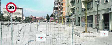 ¿Plaza o descampado frente al CAC? ¿Plaza o descampado frente al CAC?