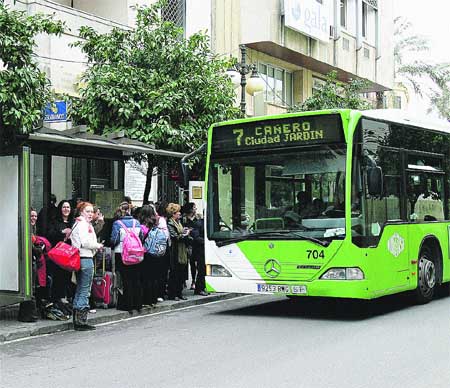 Aucorsa sube hoy un 3,3% la tarjeta y los bonobuses Aucorsa sube hoy un 3,3% la tarjeta y los bonobuses