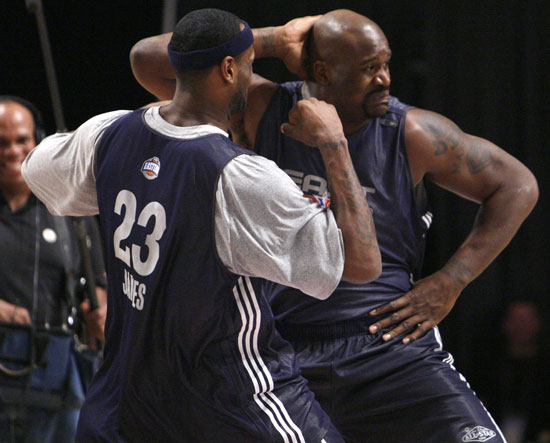 Shaquille O'Neal y Lebron James Shaquille O'Neal y Lebron James