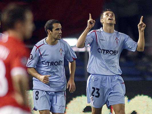 Nené y Ángel celebrando un gol (Foto: Reuters).