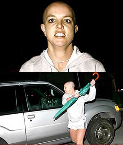 Britney, irreconocible tras liarse a paraguazos contra los paparazzi Britney, irreconocible tras liarse a paraguazos contra los paparazzi