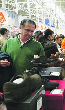 Precios algo rebajados y género que no se acabó en la III Feria del Stock Precios algo rebajados y género que no se acabó en la III Feria del Stock