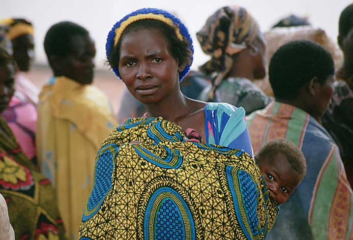 Mujer africana con bebé Mujer africana con bebé