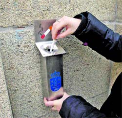 Los ceniceros llegan a las calles: habrá 300 junto al bus, oficinas... Los ceniceros llegan a las calles: habrá 300 junto al bus, oficinas...