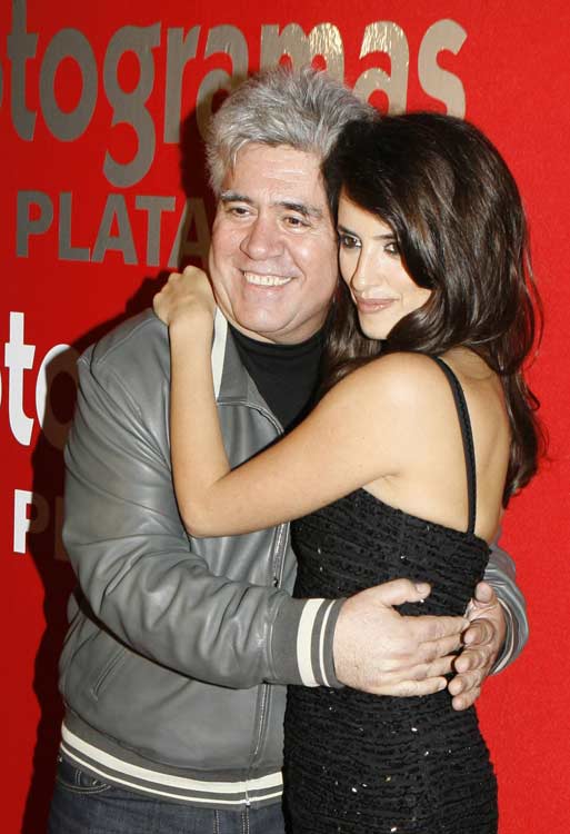 Almodóvar y Penélope Cruz posaron juntos anoche durante la gala Fotogramas de Plata 2006 Almodóvar y Penélope Cruz posaron juntos anoche durante la gala Fotogramas de Plata 2006