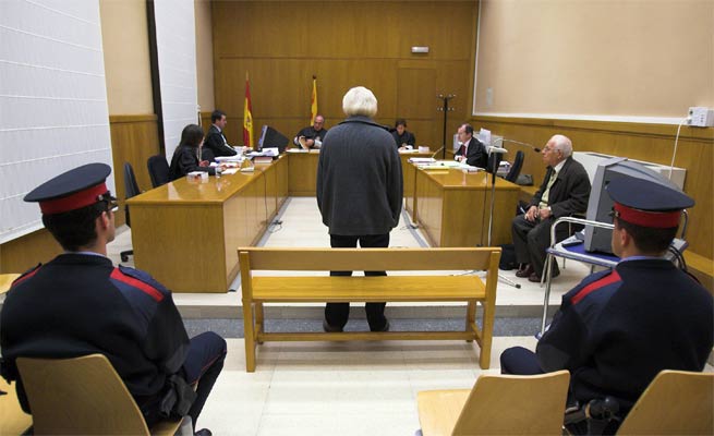 Juicio por fotografíar a niños desnudos Juicio por fotografíar a niños desnudos