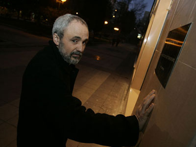 Optimista, extrovertido, Ramírez defiende la teoría de que es necesario transmitir ideas positivas a las víctimas. (Jorge París) Optimista, extrovertido, Ramírez defiende la teoría de que es necesario transmitir ideas positivas a las víctimas. (Jorge París)