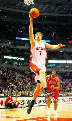 Bargnani le come terreno a Garbajosa Bargnani le come terreno a Garbajosa